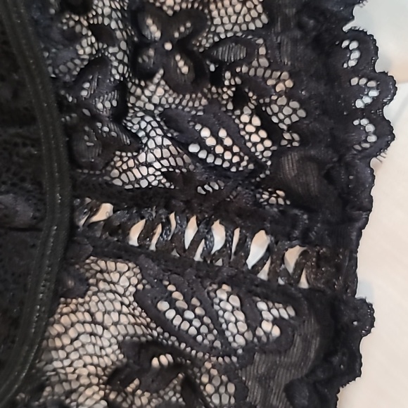 Pretty Lace Bra - Picture 5 of 6